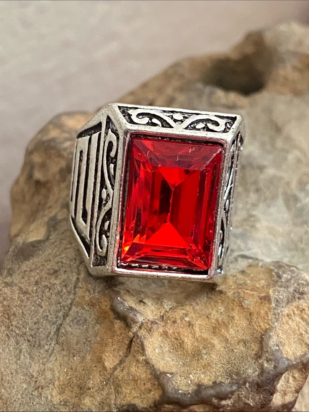 5/$10❤️❤️❤️NEW Silver Tone Zinc Alloy Faceted Acrylic Statement Ring
